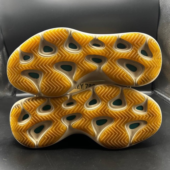 ADIDAS YEEZY 700 V3 BOOST KYANITE BLUE (GY0260) size: 9.5 - Picture 4 of 8